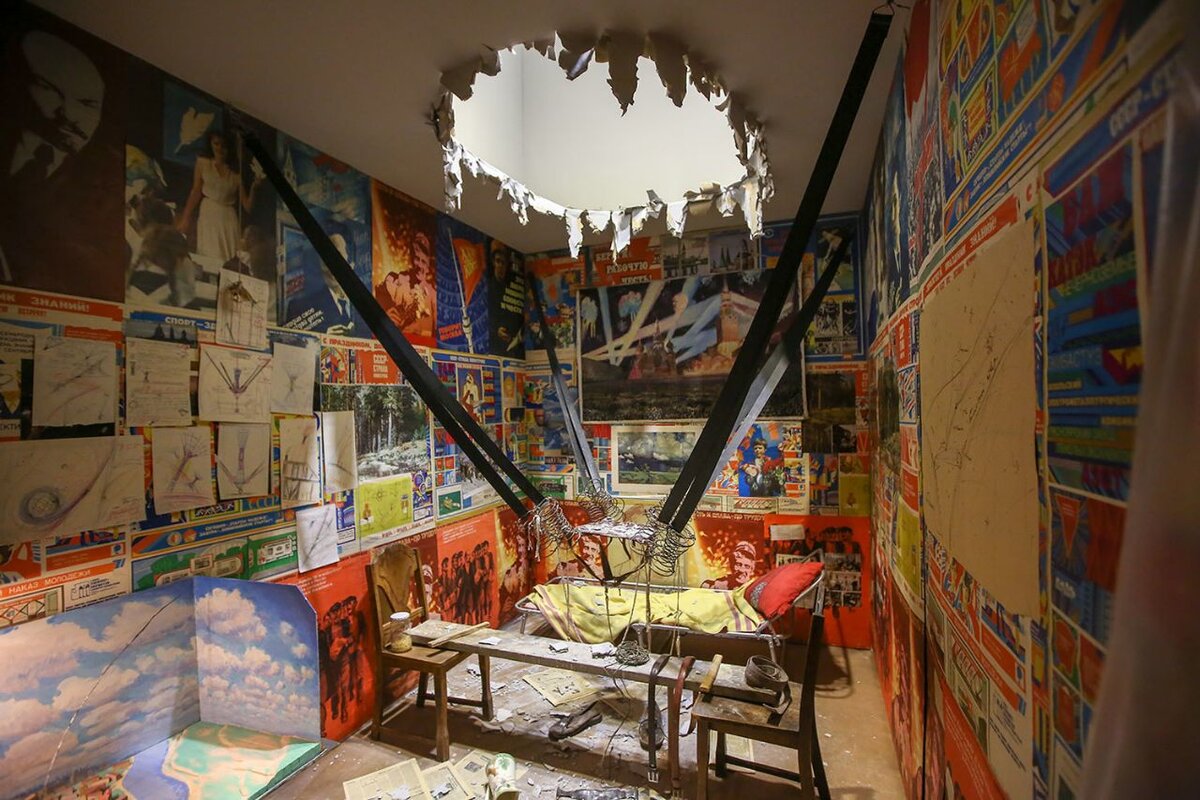 Инсталляция «Человек, который улетел в космос из своей комнаты», 1982 год