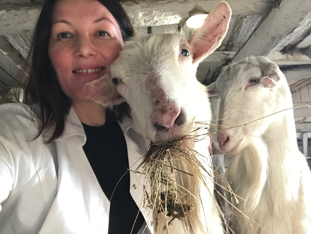 Пожилую даму с пучком во рту я как-то показывала. Она ушла этим летом.  