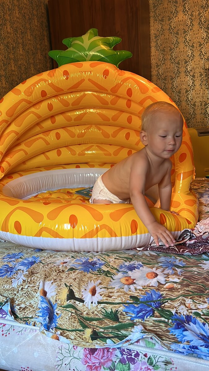 Единственное фото с интерьером 😂 Эй то я бассейн для Савки надула (пока еще не испробовали)