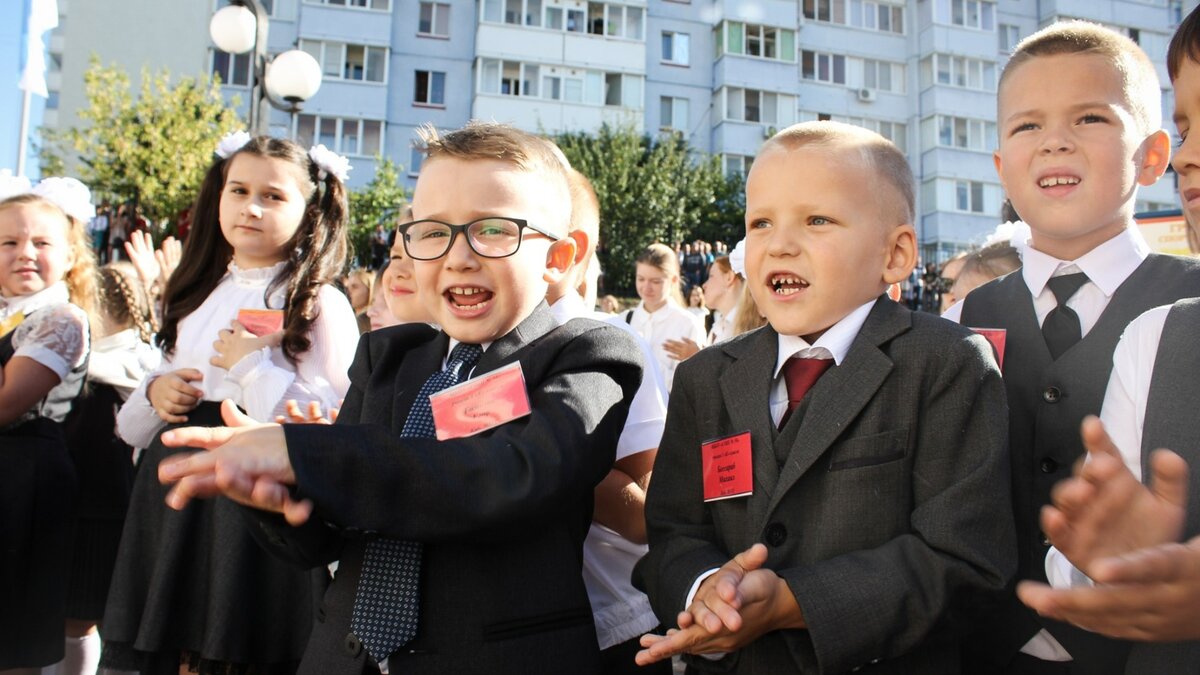     Глава республики Александр Бречалов рассказал о том, что будет без предупреждения проверять школы на готовность к учебному году.