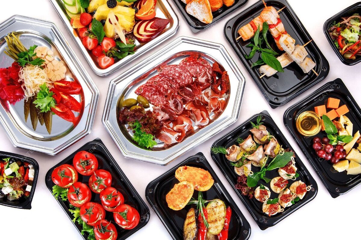 Фуршетный сет Люкс на 8—12 персон от «Фабрики Кухни» — 13 000 ₽