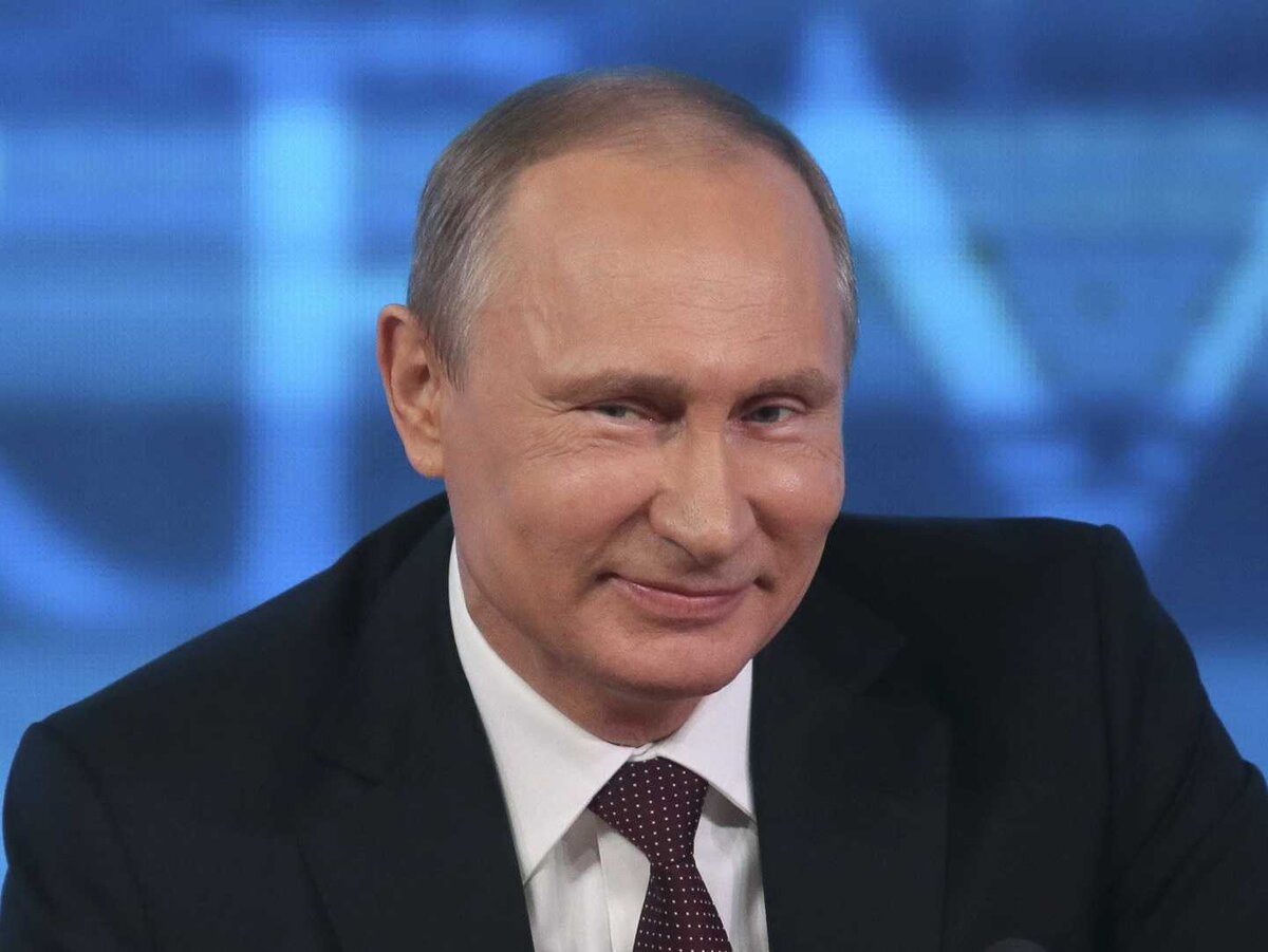 Как первое лицо государства, президент РФ Владимир Владимирович Путин часто выступает на пресс-конференциях и делает множество публичных заявлений. Некоторые из его высказываний вызывают неоднозначную реакцию аудитории, а затем  уходят «в народ» и запоминаются надолго. 14 декабря 2017 года состоялась последняя большая пресс-конференция Владимира Путина в статусе президента России до выборов 2018 года. По этому случаю я приготовил вам топ Самых известных
высказываний Владимира Путина. Поехали.
