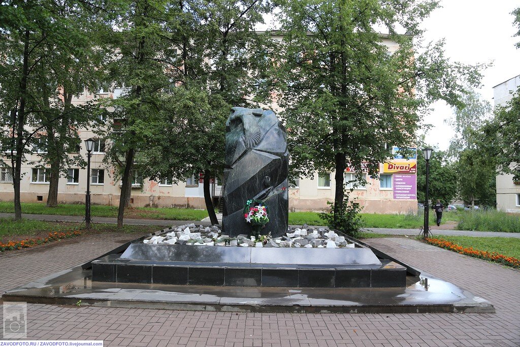 Памятник городского значения. Обелиск славы Чайковский. Памятник воинам интернационалистам Чайковский. Аллея славы в городе Чайковском. Памятники города Чайковский.