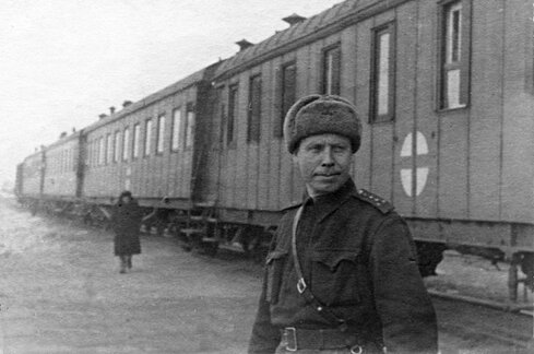 Павел Кондратьевич Табаков. Начальник военно-санитарного поезда №87. 17 июля 1941 — 1946 гг. 220 тысяч километров. Ст. Новая Алексеевка—Франкфурт. Фото: Архив саратовского музея боевой славы.
