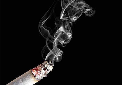 Табачный запах въедлив и надолго остается на коже, волосах курильщика и окружающих его людей.