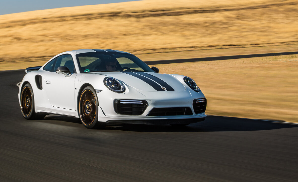 Porsche taycan turbo s скорость. Скорость порше 971. Порше панамера 2013. 918. Porsche 911 gt3 brabus.