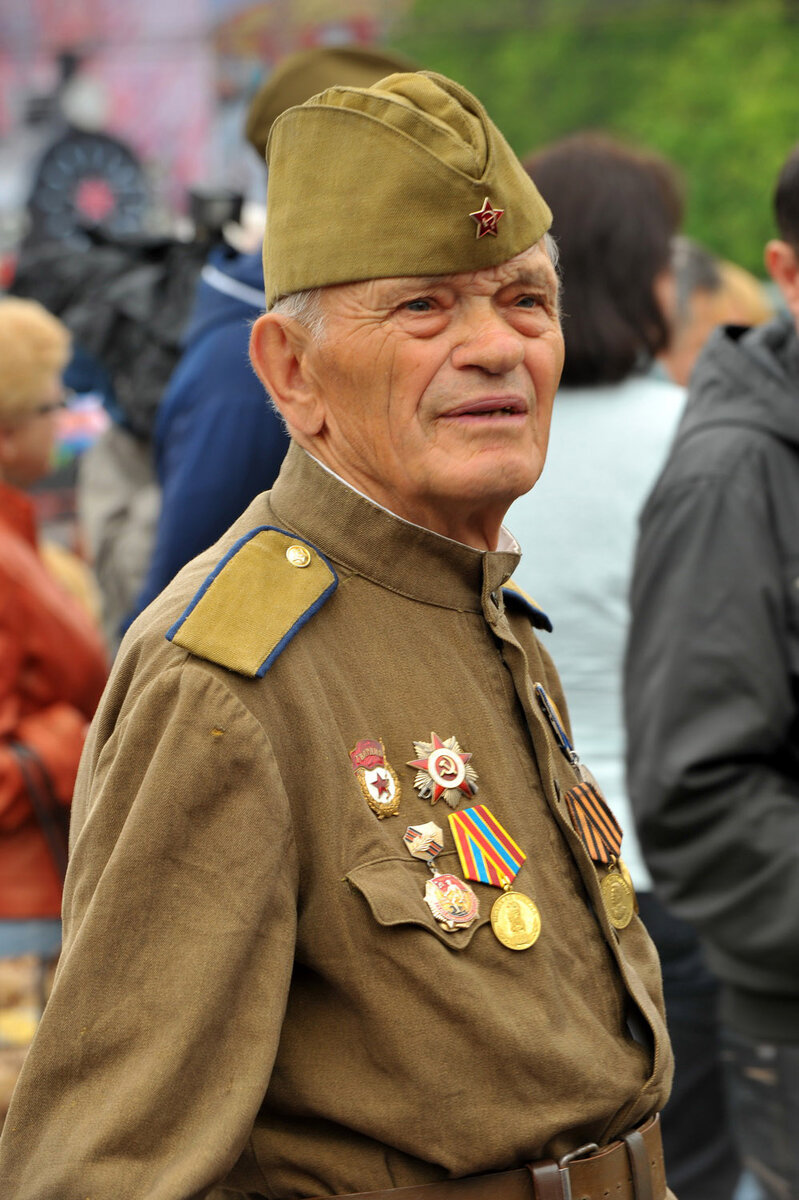 Дедушки в форме. Советский солдат. Ветеран в военной форме. Форма ветерана. Ветеран и солдат.