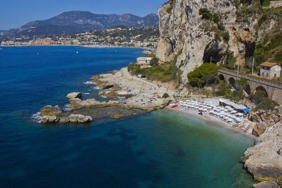 Отель La Spiaggetta dei Balzi Rossi находится недалеко от главного археологического объекта.