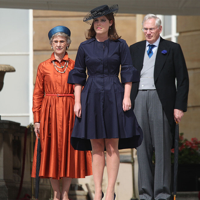 Принцесса Евгения на мероприятии (позади Йоркской - чета герцогов Глостерских) 