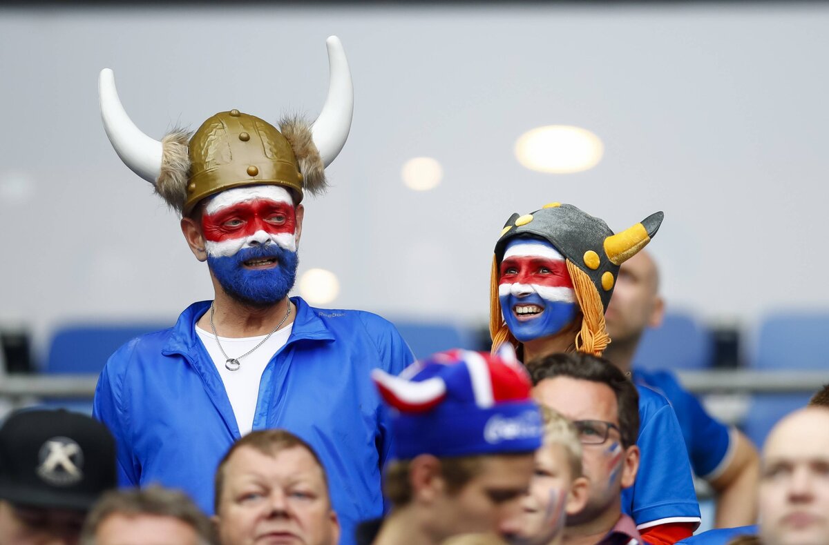      В то время как сборная Исландии играет на равных с грандами мирового футбола, ее болельщики, безусловно, покорили сердца россиян.