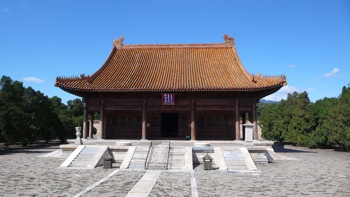 Китайская гробница часы. Гробница императора Максимилиана. Дворцы Китая. Китайский мавзолей. Гробницы Китая.