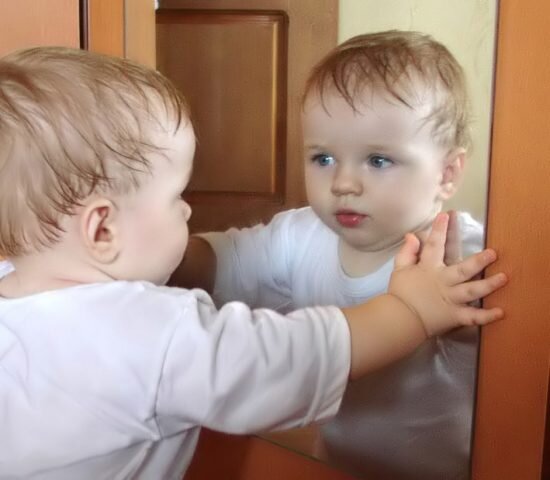 Почему русские не дают детям смотреться в зеркало до года