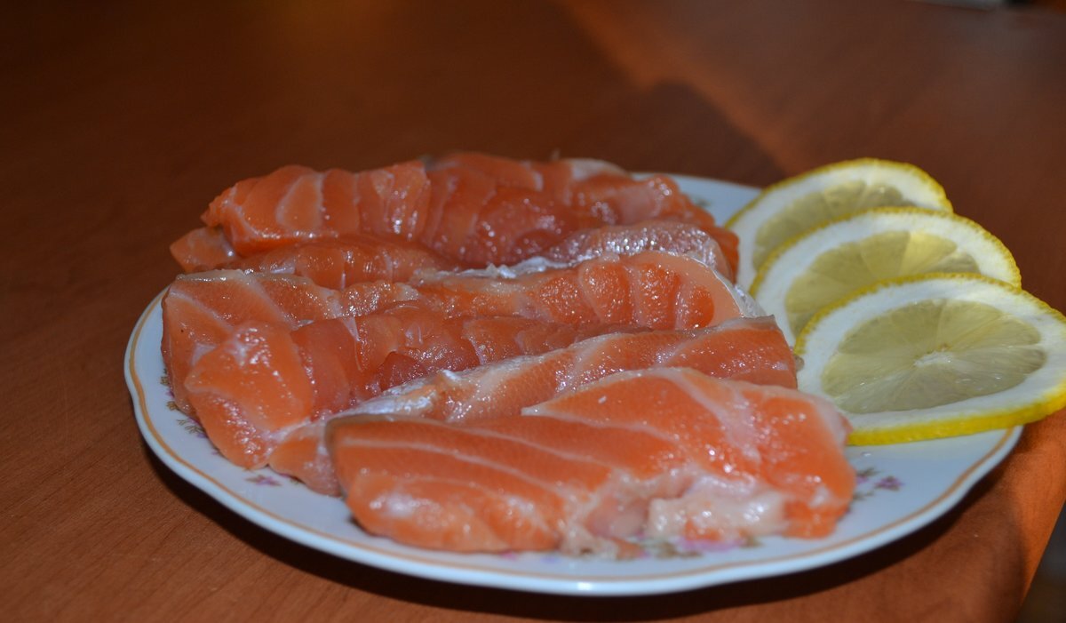 Источник картинки: http://avtosclad.ru/gotovim-krasnuyu-ribu/chto-mozhno-prigotovit-iz-krasnoy-ribi-solenoy.php