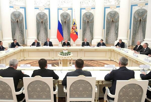 Источник: https://www.ks-yanao.ru/novosti/prezident-skazal-gubernatoram-kak-formirovat-komandu.html