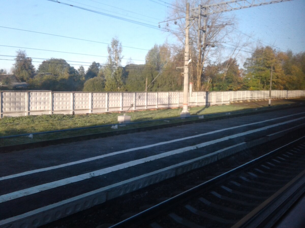 За время следования была техническая стоянка для пропуска сапсана по станции Академическая. 
