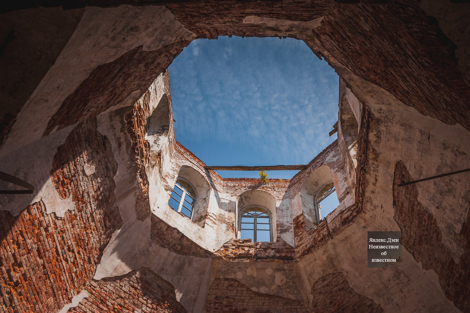 Фотозарисовка: скелеты церквей