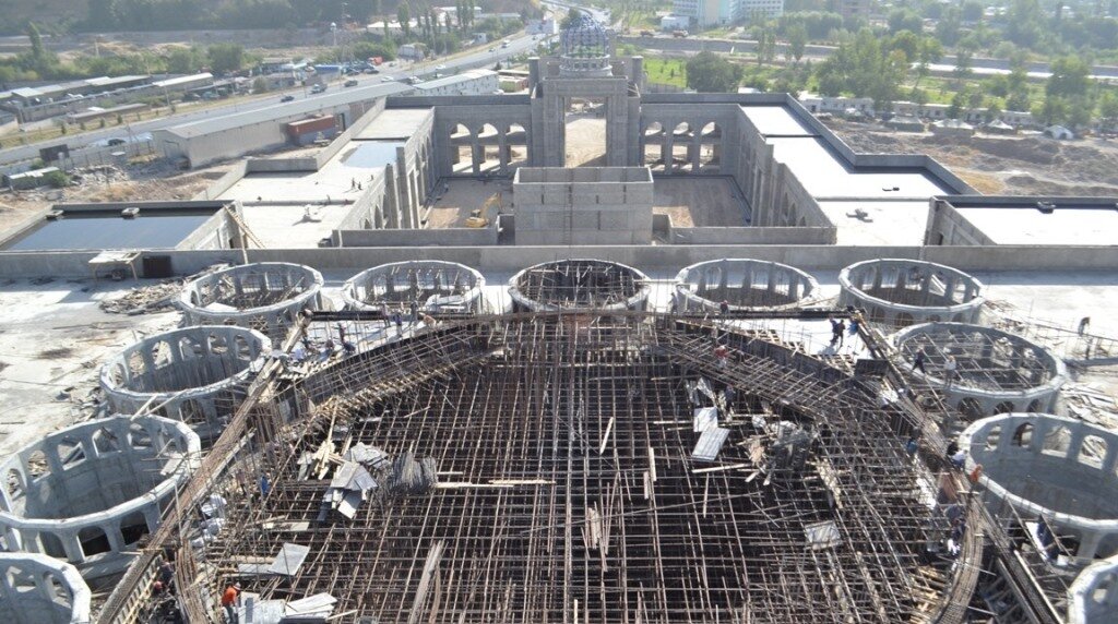 Новостройки в душанбе 2023. Стройка душанбе. Недостроенный стройки душанбе. Стройка душанбе. Архитектура города душанбе.