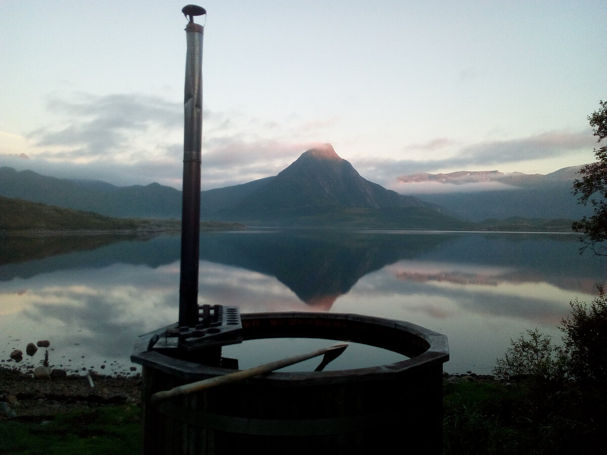 Midnight Sun. 68.335157, 14.496794 