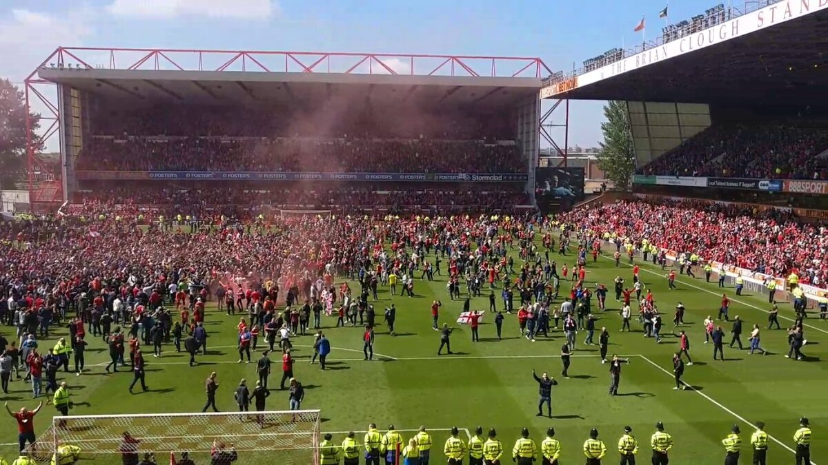 Самые запоминающиеся и яркие прорывы фанатов на поле. | Pitch Invasion |  Дзен