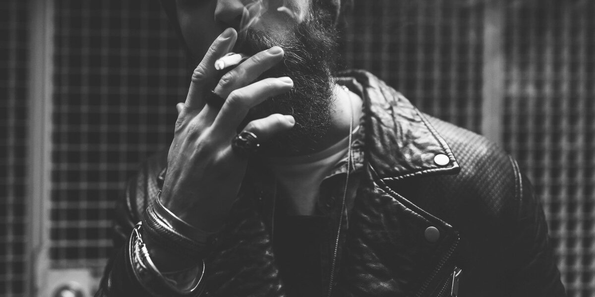 Фото: https://hips.hearstapps.com/hmg-prod.s3.amazonaws.com/images/bad-boy-abusive-relationship-1534868588.jpg