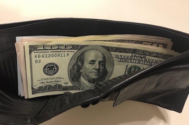 Примерно $1730 в эквиваленте – доход среднестатистического белорусского депутата в 2019 году. 