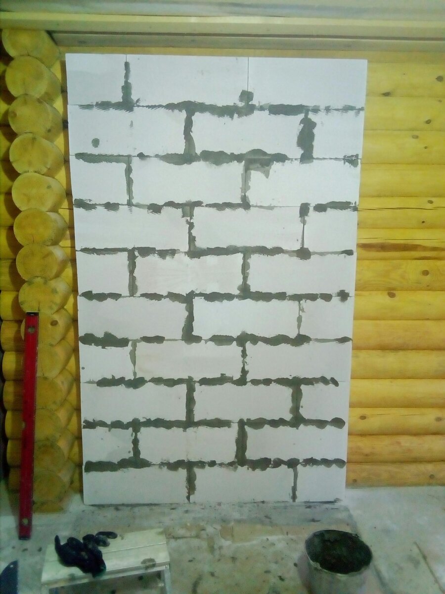 Защита стены за камином.