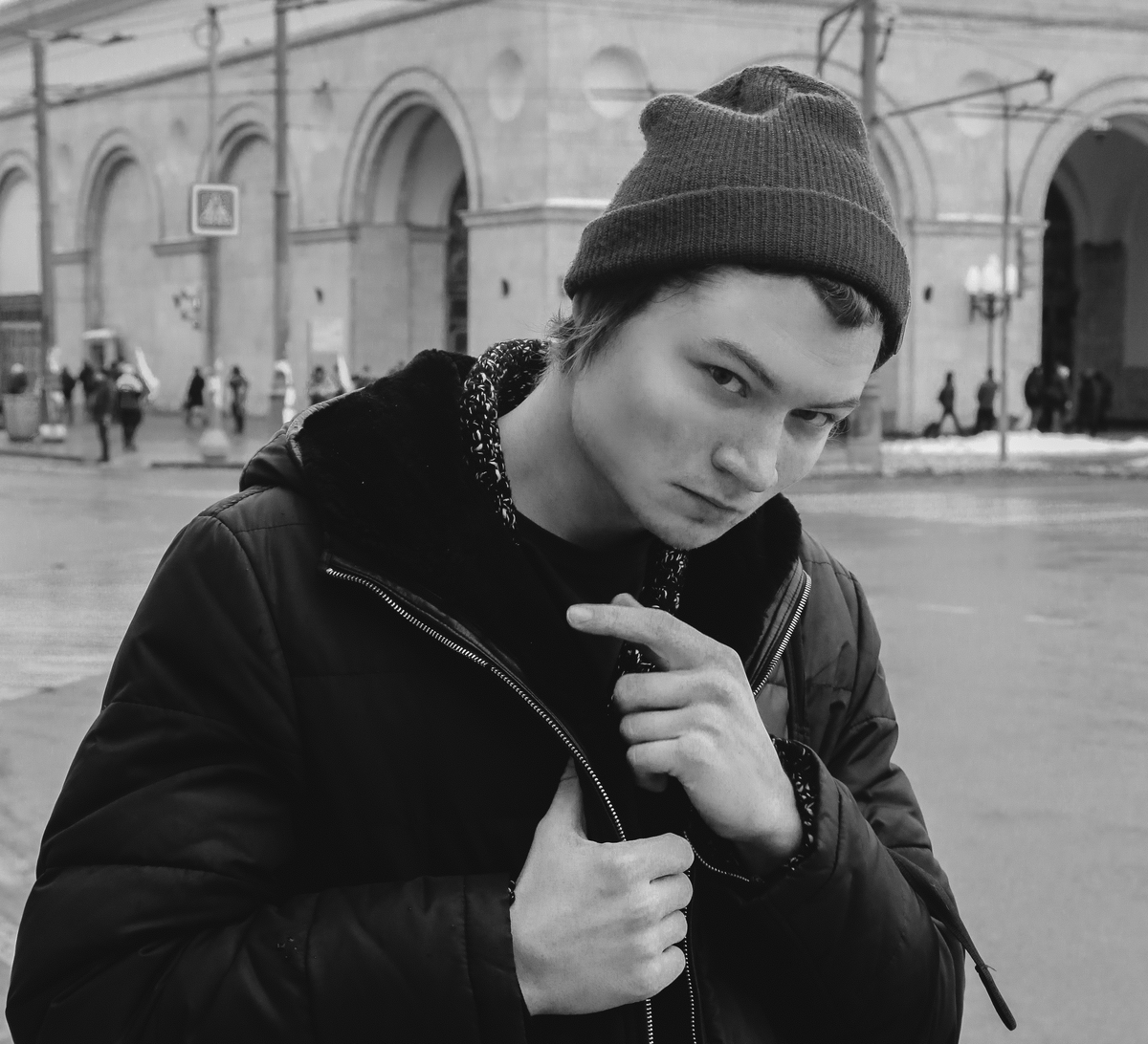 В итоге я принял на себя отдельный образ небрежного бродяги, и дело пошло.
