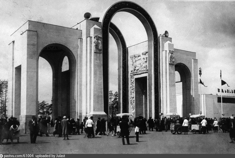 Главный вход, 1939-1941.