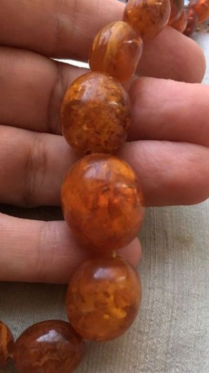 Янтарные бусы.