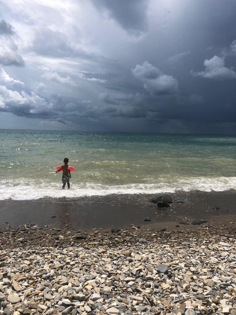 Вы думаете он сможет доплыть до другого берега?