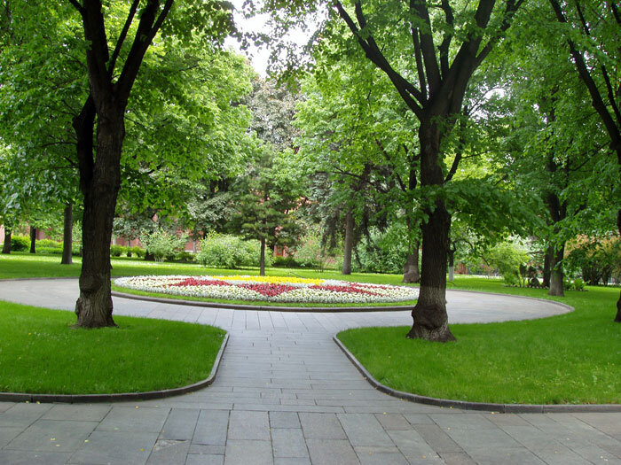 Тайницкий  сад.фотография с открытого пространства.