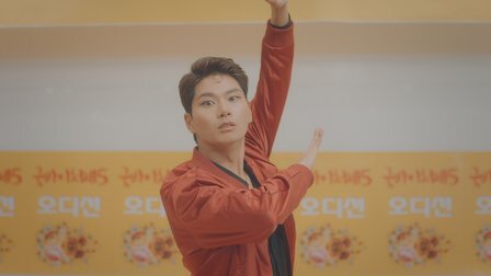 Кадр из сериала "Смех в Вайкики". С сайта netflix.com