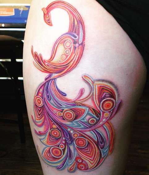 Игнорируя яркость и эффектность такой татуировки, следует не забывать, что это не просто броский рисунок, а знак, который концентрирует в себе силы жизни и положительную энергию. Редко можно встретить наколку с птицей феникс в маленьких размерах. Как правило, такая татуировка располагается на значительной часть тела и бросается в глаза насыщенностью цветов.
