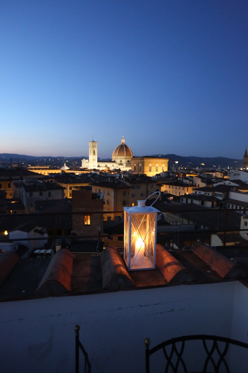 Он даже может улететь на выходные в далекие страны. 