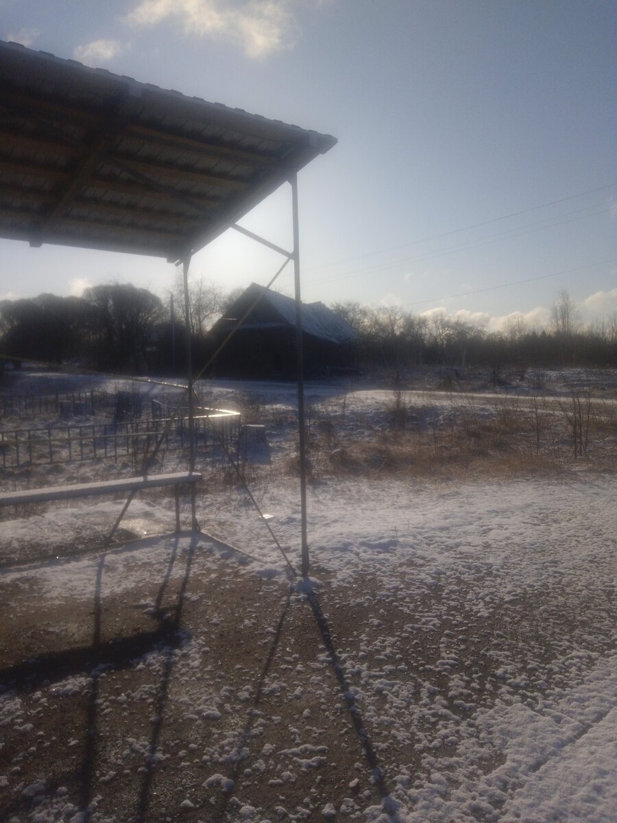 Стояли дома тусклые какие-то