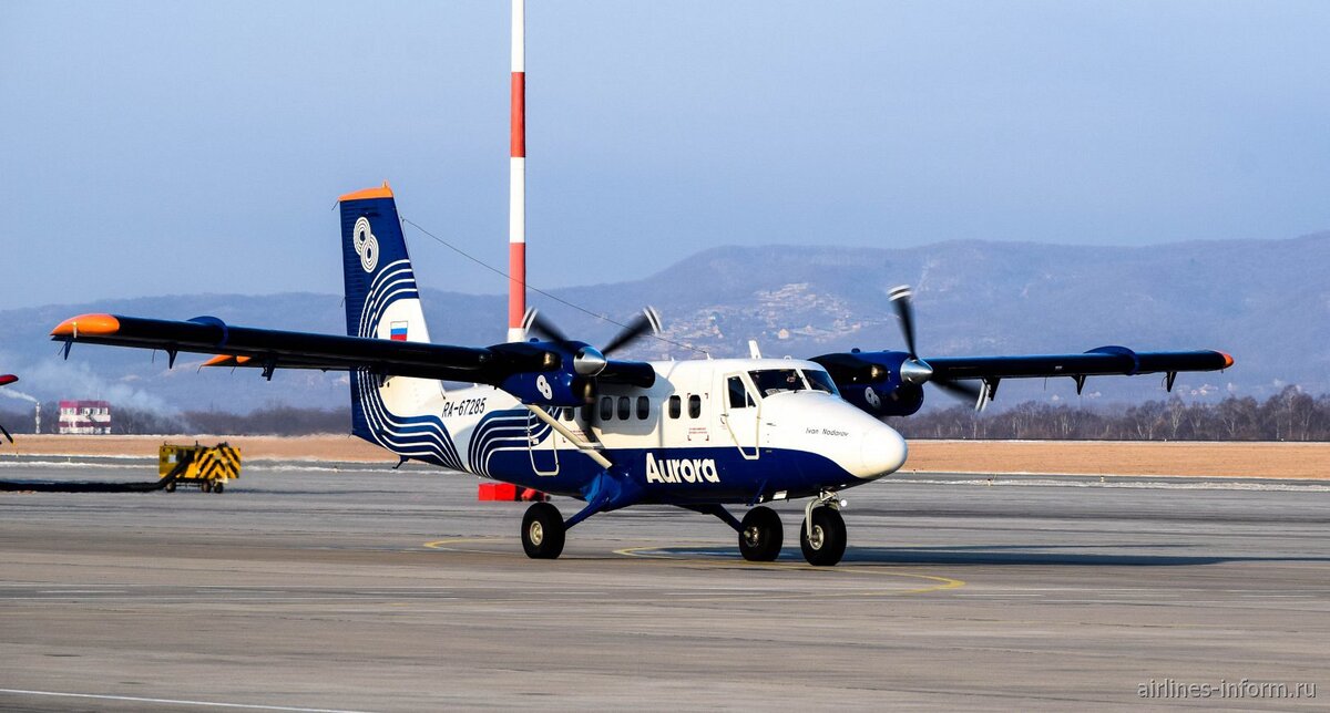 DHC-6 на перроне аэропорта Владивостока.