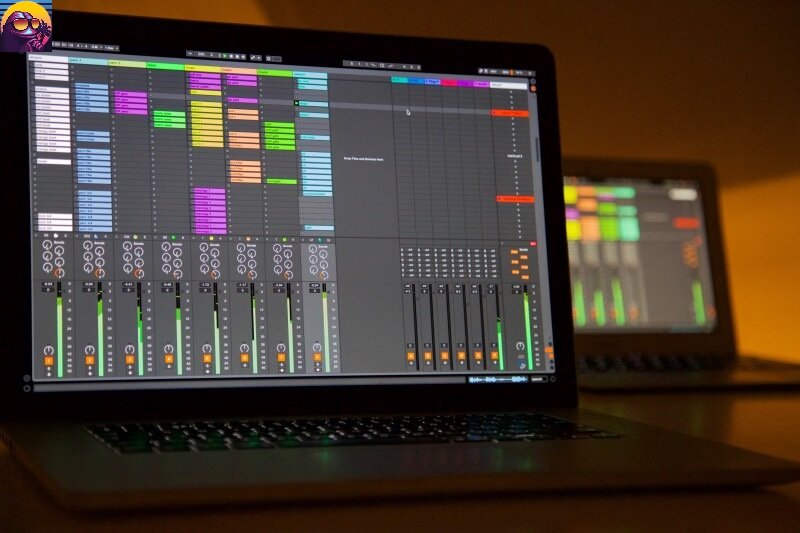 Как стать музыкальным продюсером, что для этого делать?