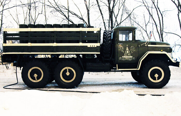 Зачем советскому грузовику такие странные колеса, и что за «ручка» на них выступает.