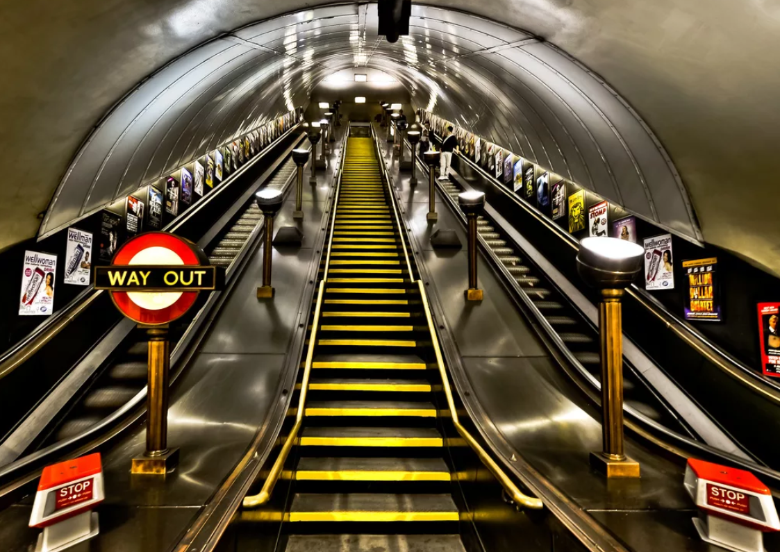 English underground. Метрополитен Великобритании. Андеграунд метро в Лондоне. Станции метро Лондона. Станция метро Subway Лондон.