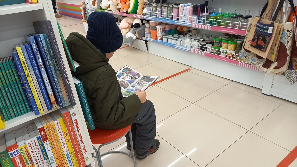 Мой юный книголюб Серёжа. 