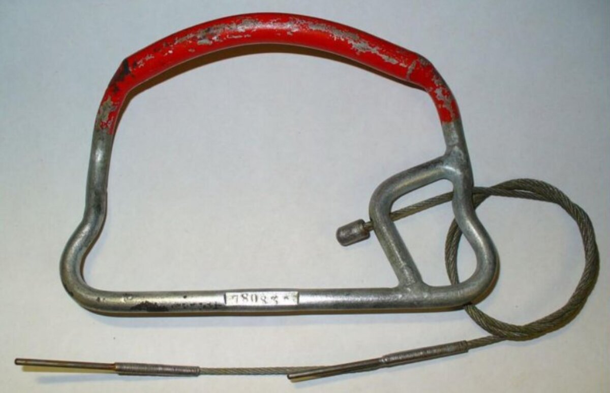 На фото от товарища. Звено ручного раскрытия парашюта.