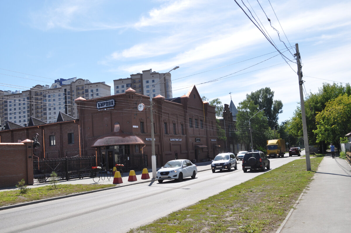 На улице М. Горького