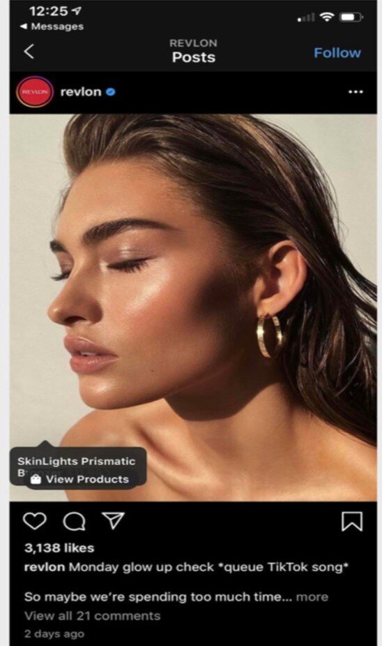 Скрин поста Revlon c фотографией Грейс Элизабет. Фото: nypost.com