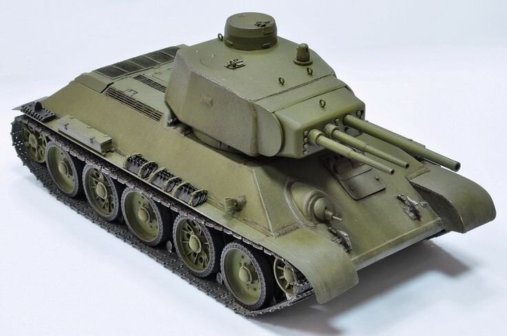 Т - 34 - 3    Вариант, где обе сорокопятки стоят справа от основного орудия.      Фото без авторских прав 