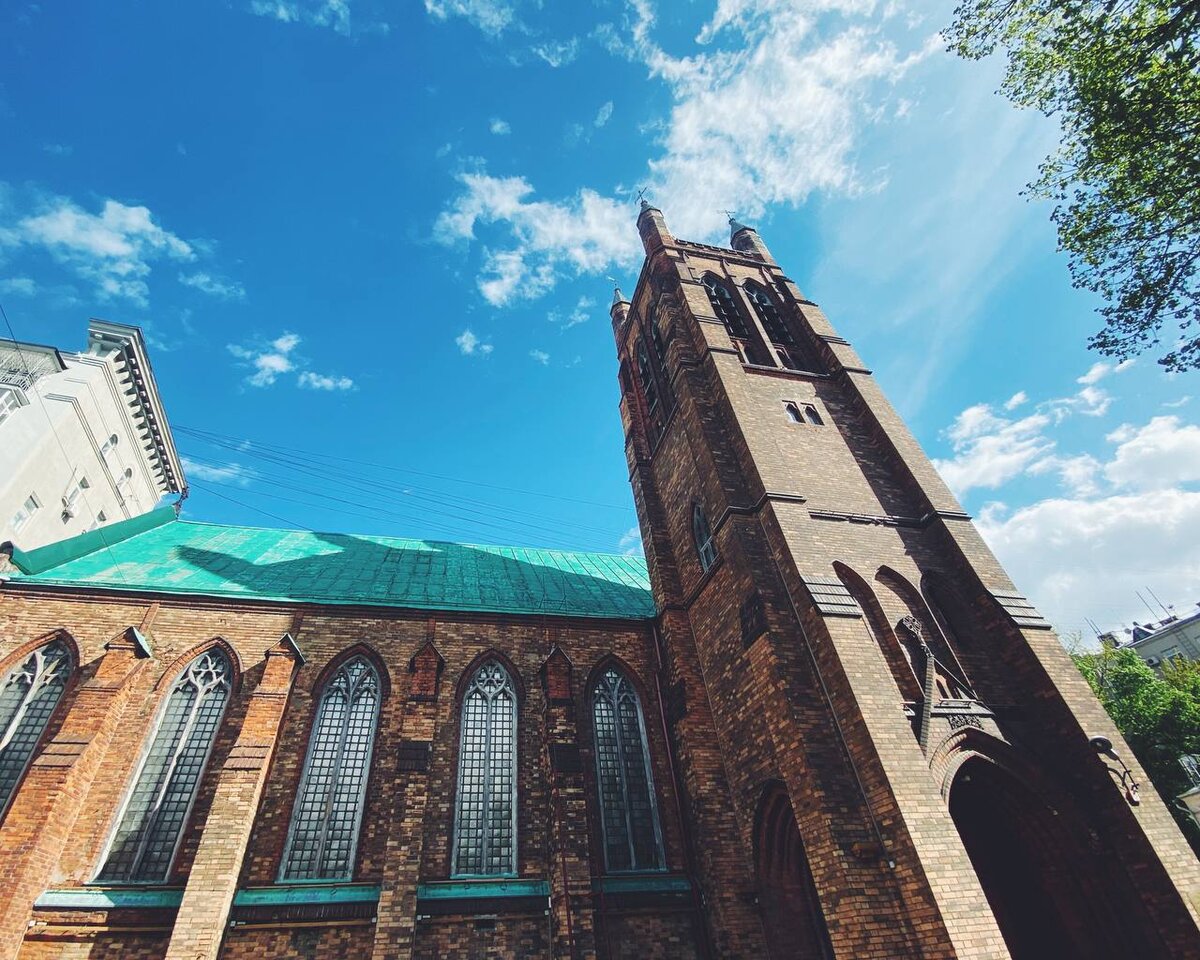 Супруги Мак-Гилл были одними из меценатов, на чьи деньги начали строить англиканскую церковь святого Андрея и дом пастора при ней. История этой церкви не менее интересна, но о ней позже. Фото @irynniki