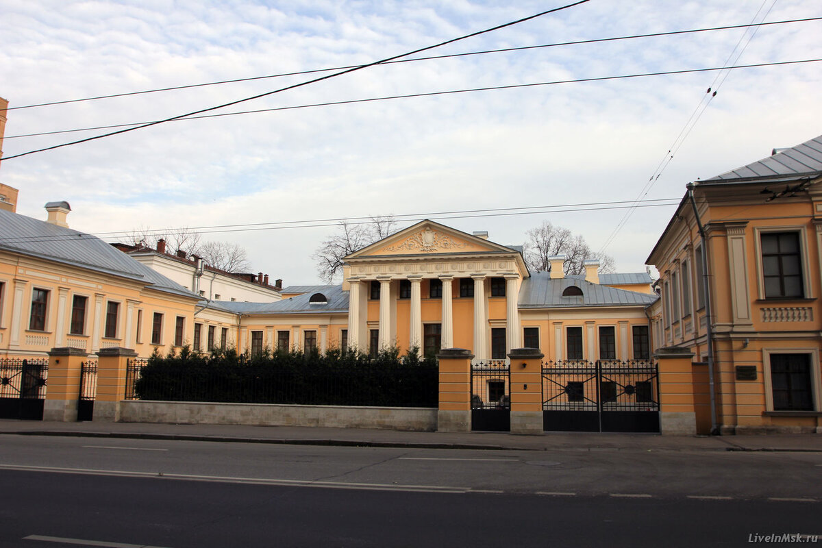 Общий вид городской усадьбы Соймонова на Малой Дмитровке (фото liveinmsk.ru)
