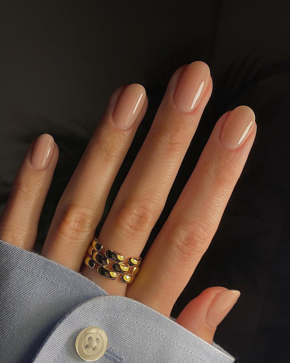     Главный летний тренд в маникюре. Фото: @emenstudio_