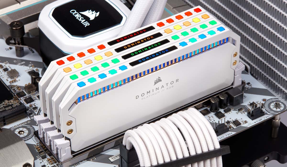 Оперативная память Corsair DOMINATOR Platinum RGB 32GB (4 х 8GB)