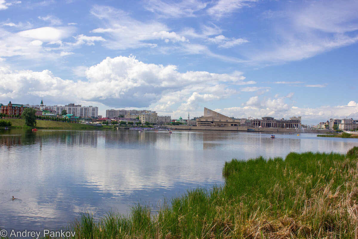 Панорама Казани с озера Кабан