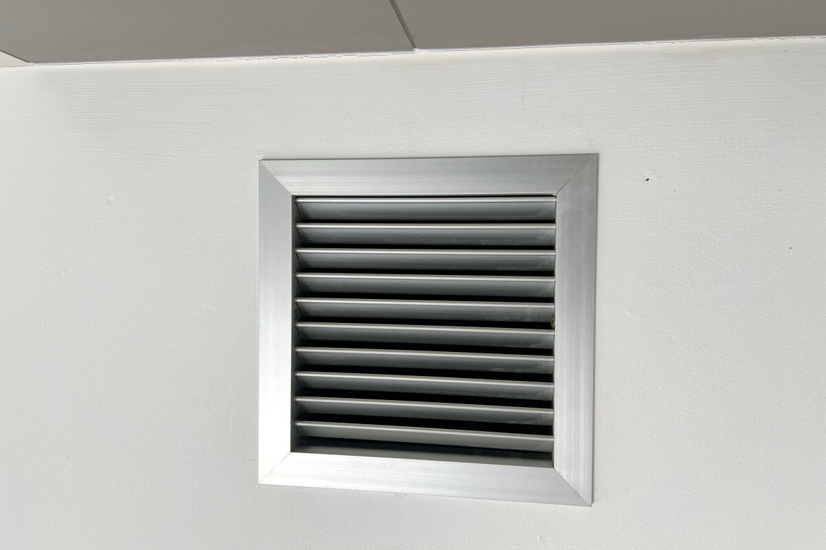    Ремонт вентиляции относится к текущему, а не капитальному, а значит, отвечает за него УК или ТСЖ